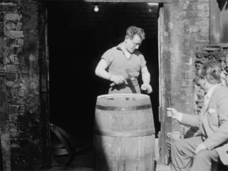 Barrel-making in Derry 